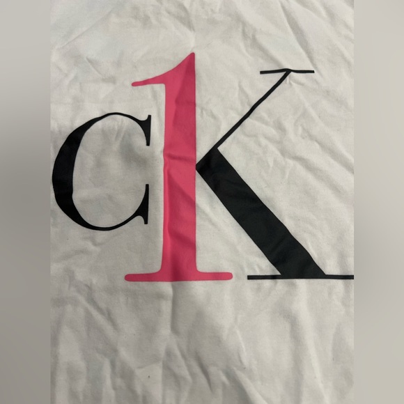 White T, cropped, authentic, cotton and new. - Picture 2 of 4